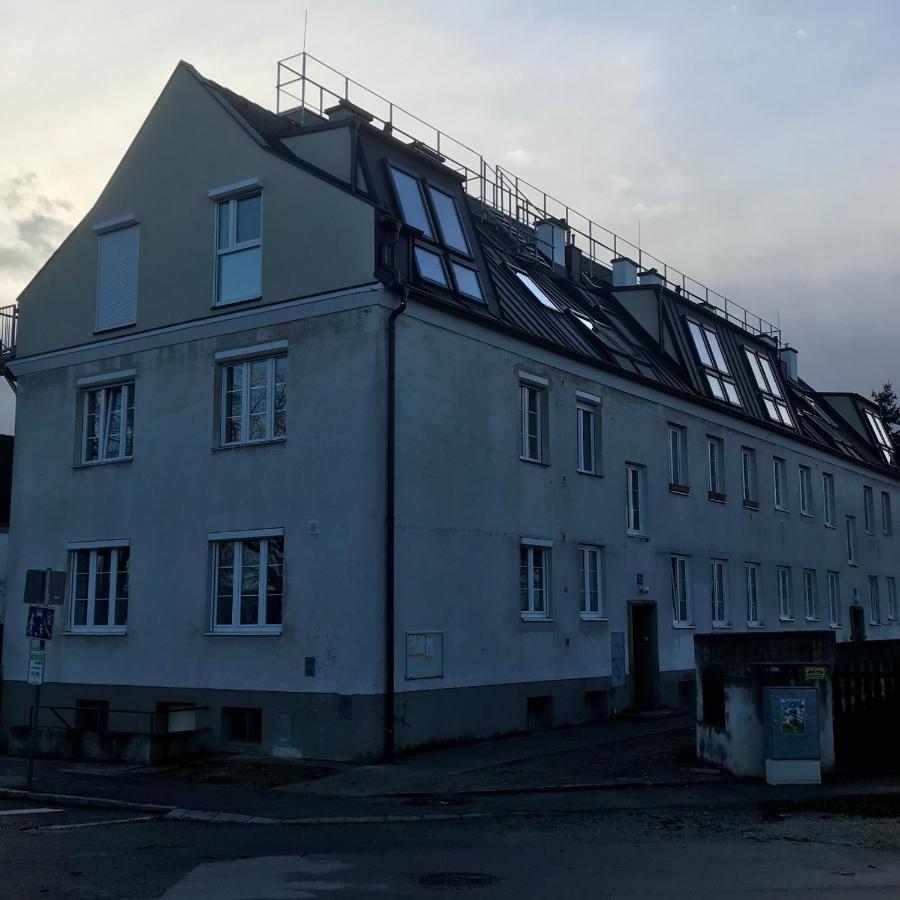 Lg Living Apartment Stockerau Exterior photo